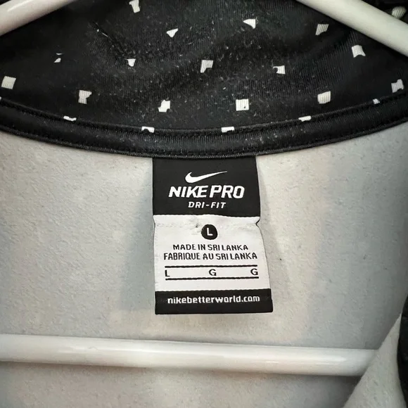 Nike 1/2 Zip Long Sleeve Pullover - size (L) - Picture 4 of 5